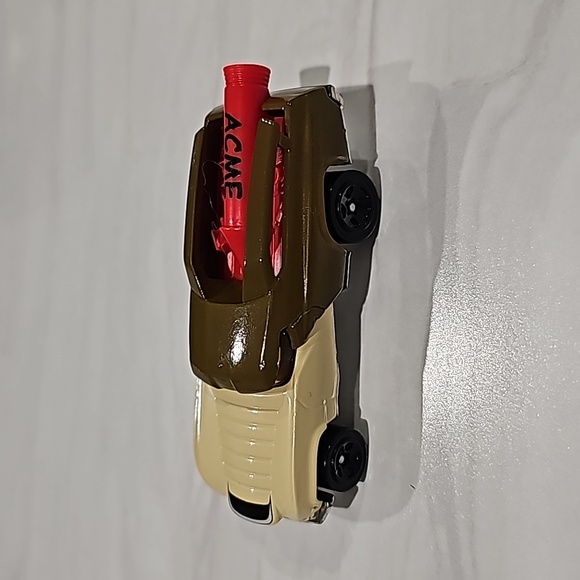 💥3/$15💥Hot Wheels Looney Tunes Wile E. Coyote car - Picture 2 of 3